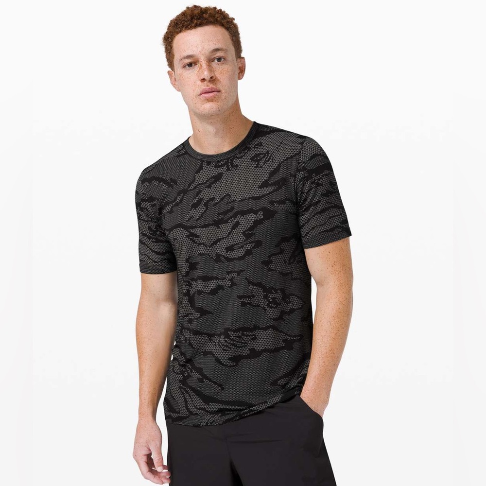 Brand New Lululemon Metal Vent Tech Breathe SS City Camo Melbourne (M)